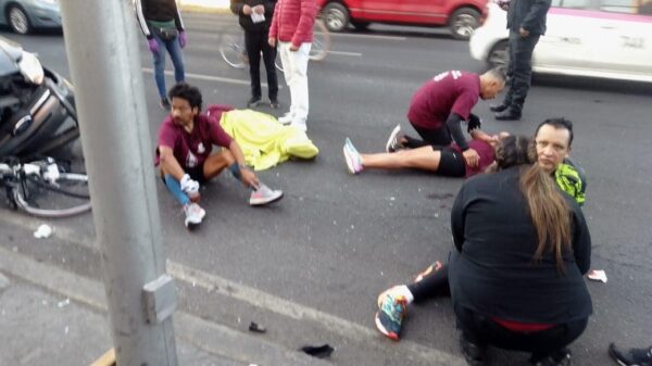 Conductor ebrio embiste a grupo de peregrinos en bicicleta en la Cdmx (VIDEO).