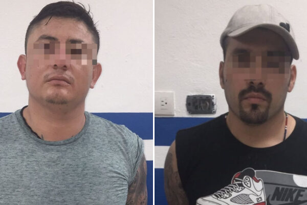 En Playa del Carmen detienen a dos sujetos en auto robado; portaban arma de fuego.