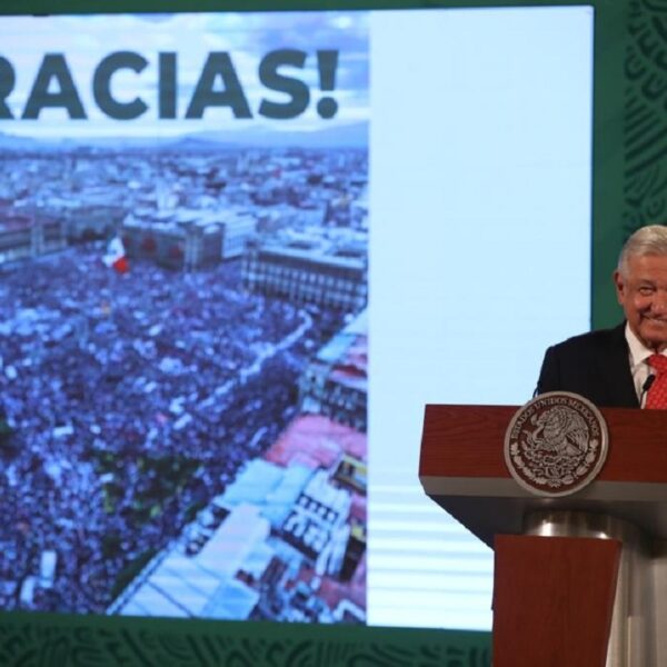 Agradece AMLO Zócalo repleto en el tercer aniversario de la 4T
