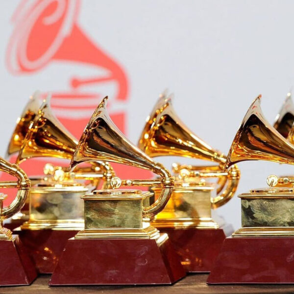 Premios Grammy 2022 se posponen por la variante Ómicron