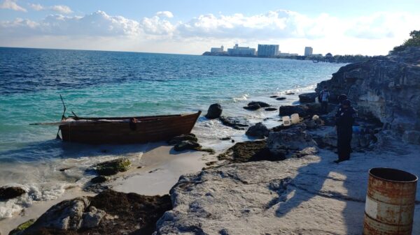 Recala embarcación con presuntos inmigrantes indocumentados a Cancún