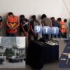 13 detenidos, armas y drogas, saldo de cateo en hotel de Cancún