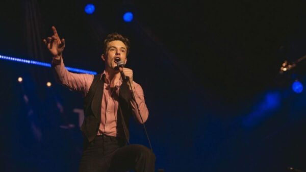 The Killers acude a posada navideña en Cancún y da concierto