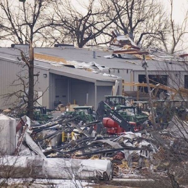 Al menos 70 muertos por devastadores tornados en EU