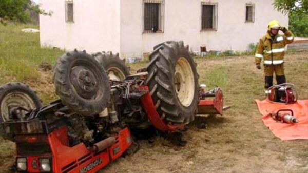 Menor es aplastado por tractor y muere