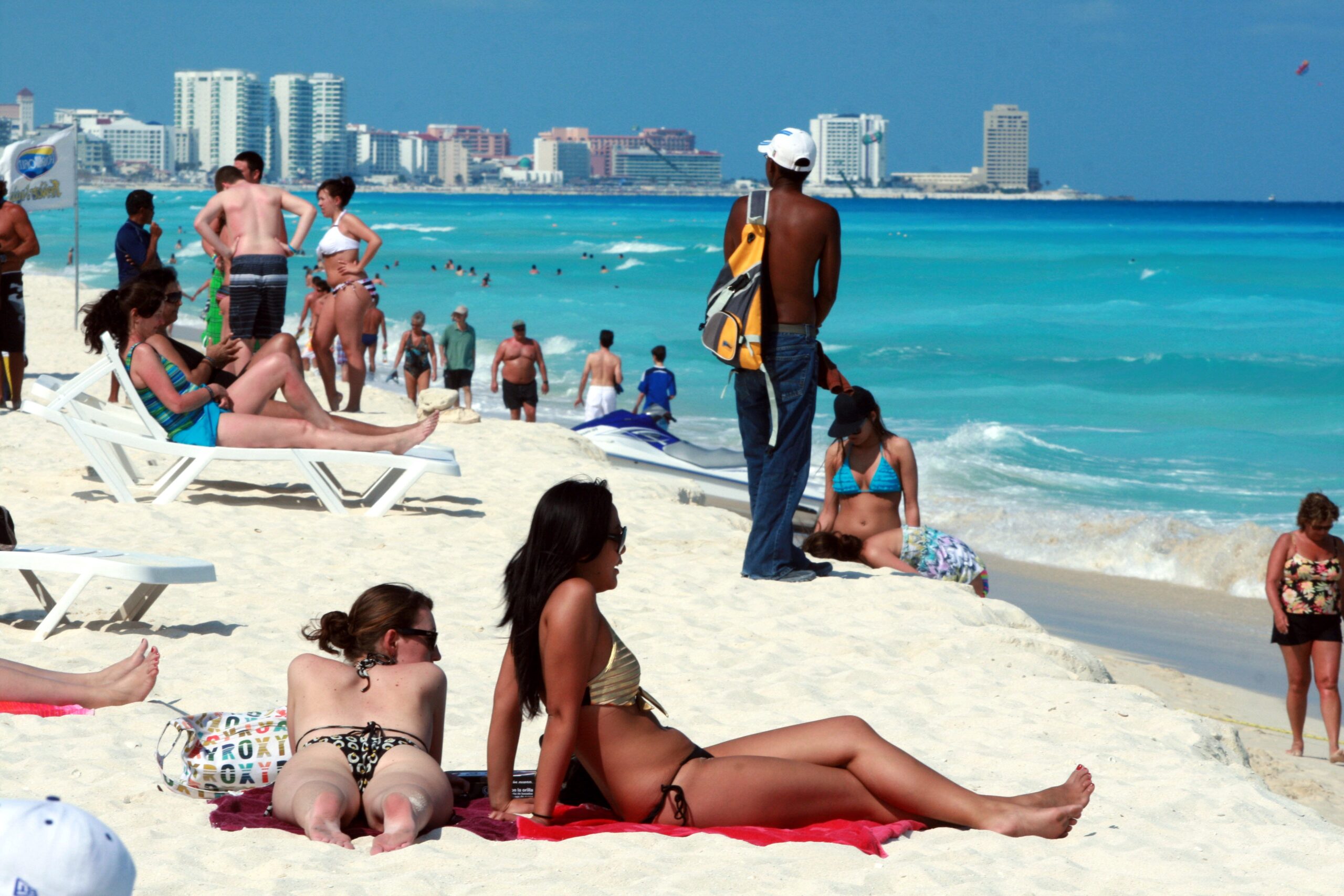 Esperan que en 2022 la afluencia de turistas nacionales y extranjeros, incluídos los llamados "Springbreakers" en las costas de la Riviera Maya y Cancún, regresen de forma masiva, para así recuperar los niveles turísticos de antes de la pandemia.