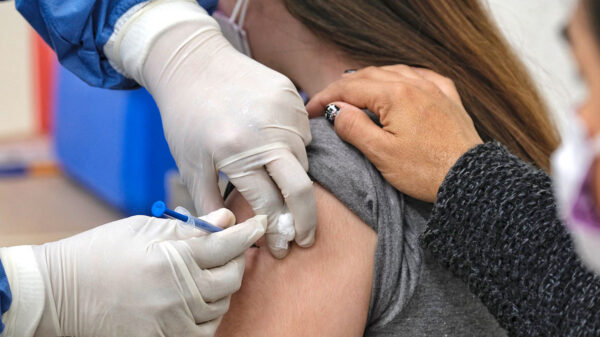 Vacunas contra covid-19 será obligatoria para empleados del sector privado