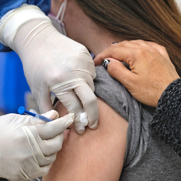 Vacunas contra covid-19 será obligatoria para empleados del sector privado