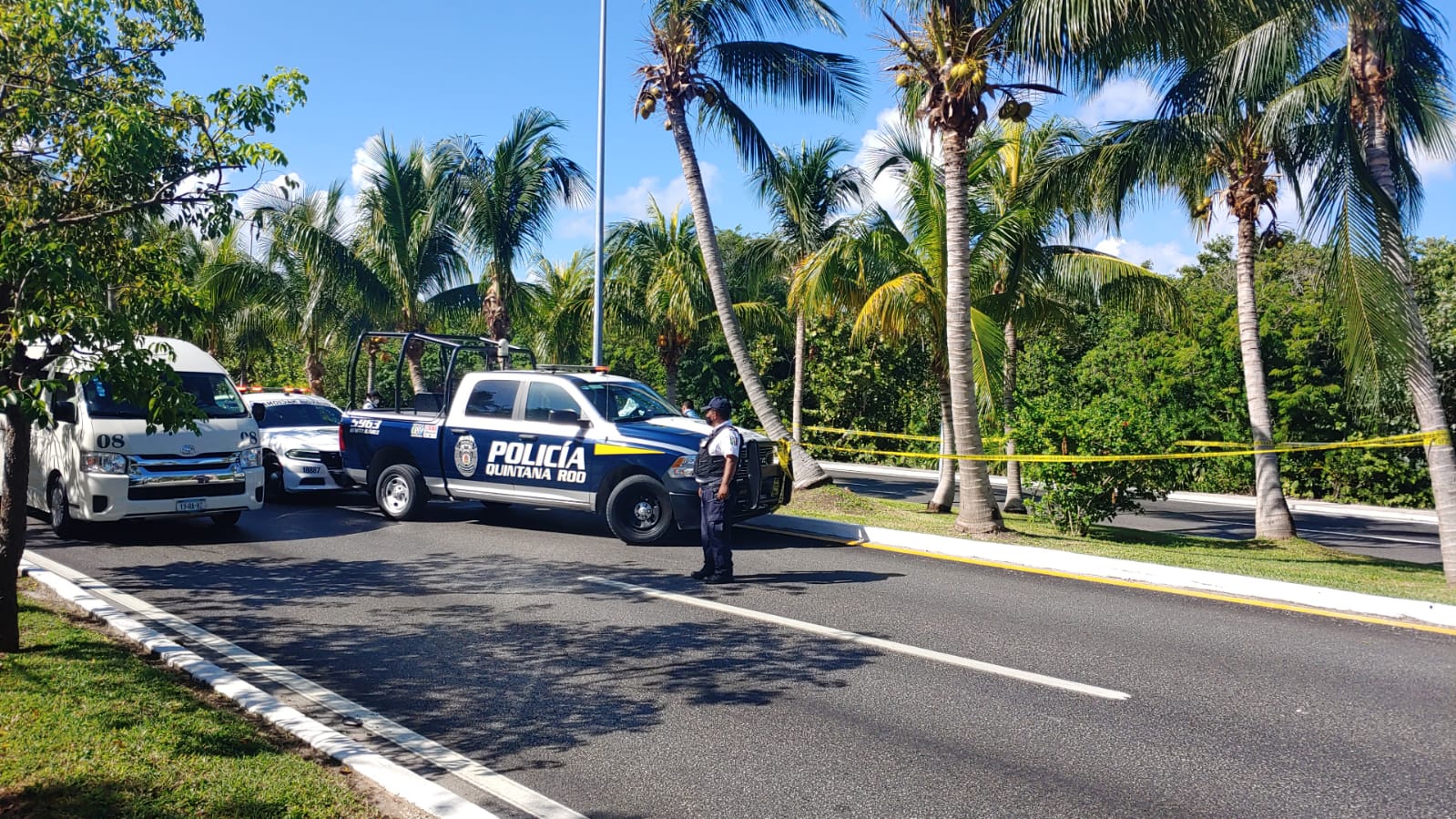 Fallece motociclista en la Zona Hotelera de Cancún (VIDEO); trágico accidente al perder el control a la altura del km 24 del Bulevar Kukulcán.