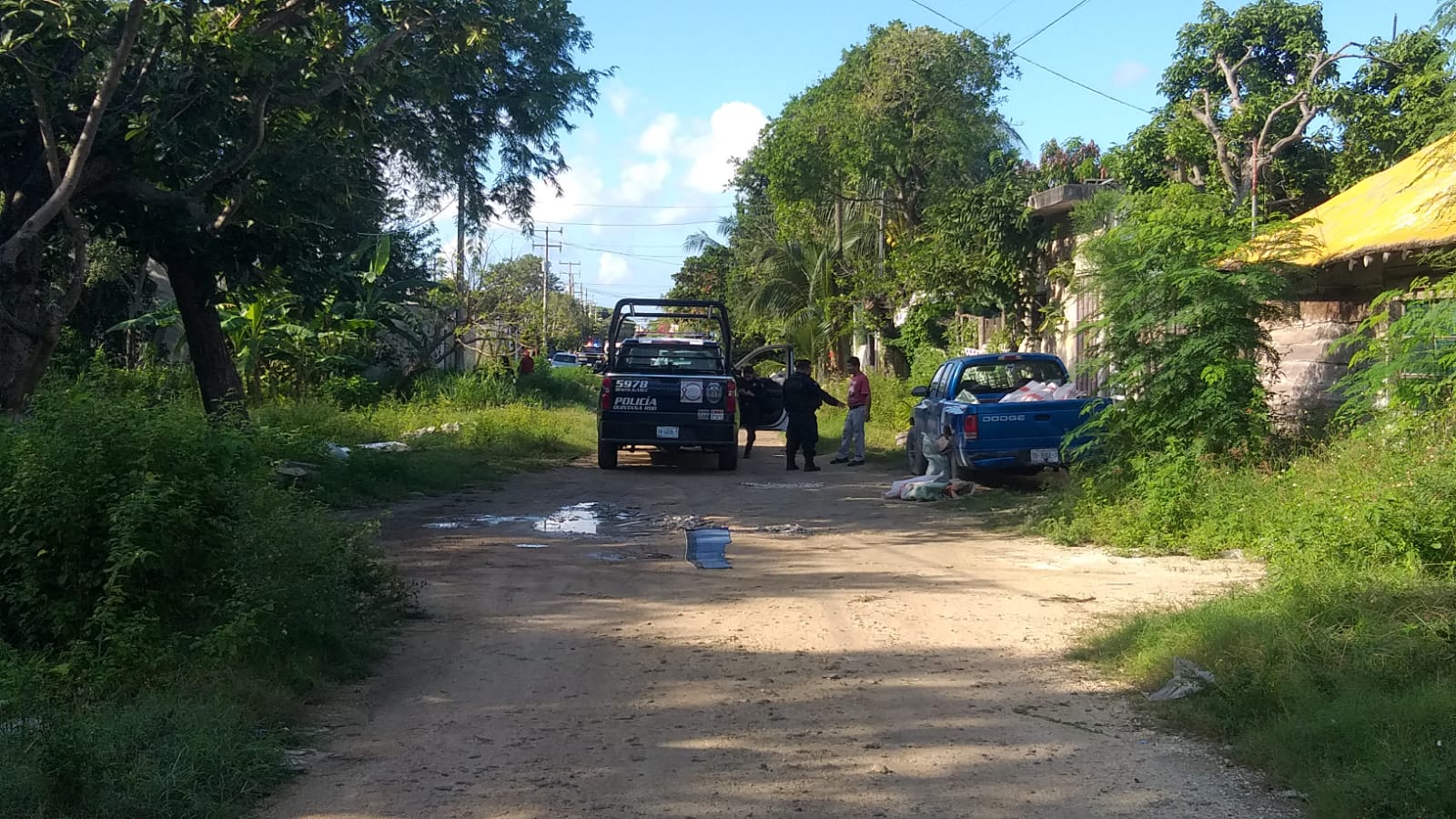 Hallan un ejecutado en área verde de la Región 227 de Cancún; el cuerpo de un sujeto presentaba huellas de tortura.