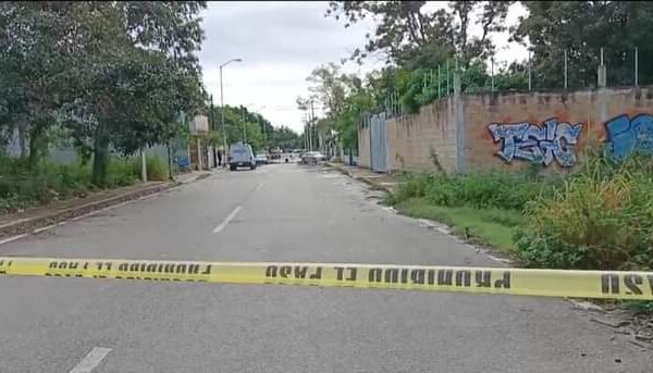 Ejecutan a una mujer a bordo de su vehículo en Playa del Carmen.