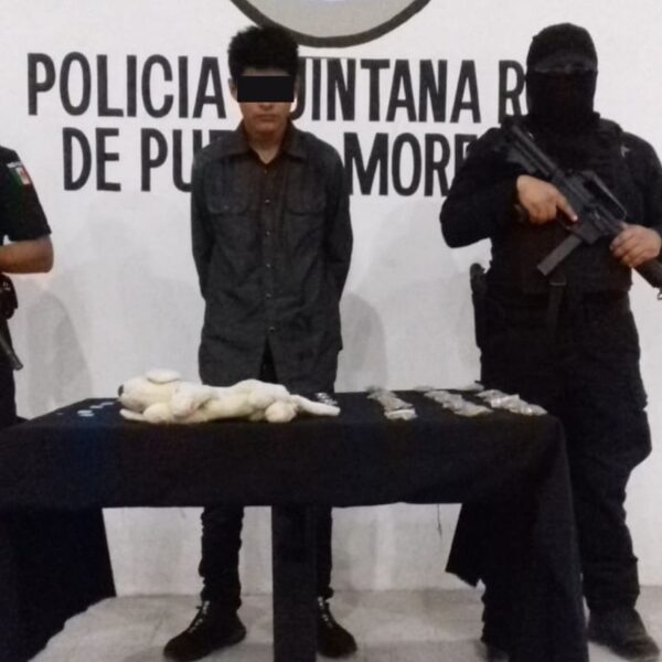 Detienen a un albañil en posesión de drogas en Puerto Morelos.