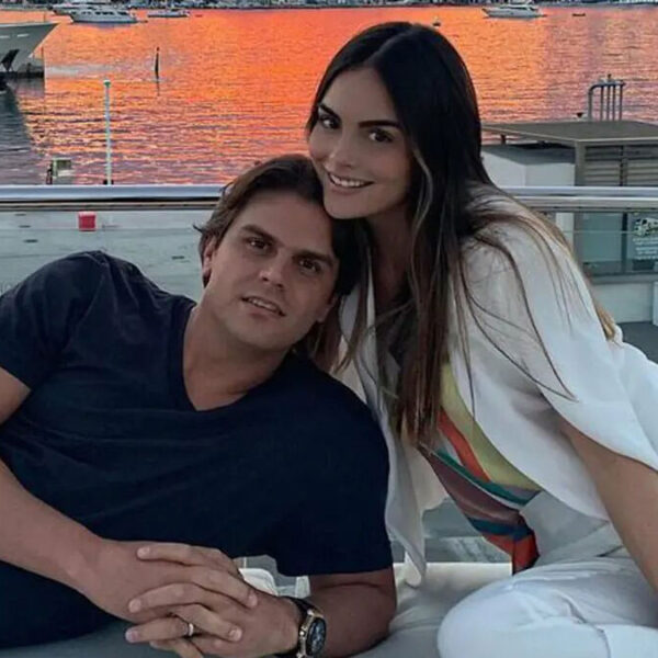 Ximena Navarrete y Juan Carlos Valladares anuncian el nacimiento de su bebé