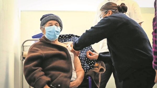 Advierten que variante ómicron se va a propagar ‘rápidamente’