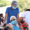 Covid: Anuncian aplicación de dosis de refuerzo para adultos mayores.