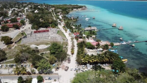 Aguardan volqueteros inicio de obras en la Costera de Bacalar.
