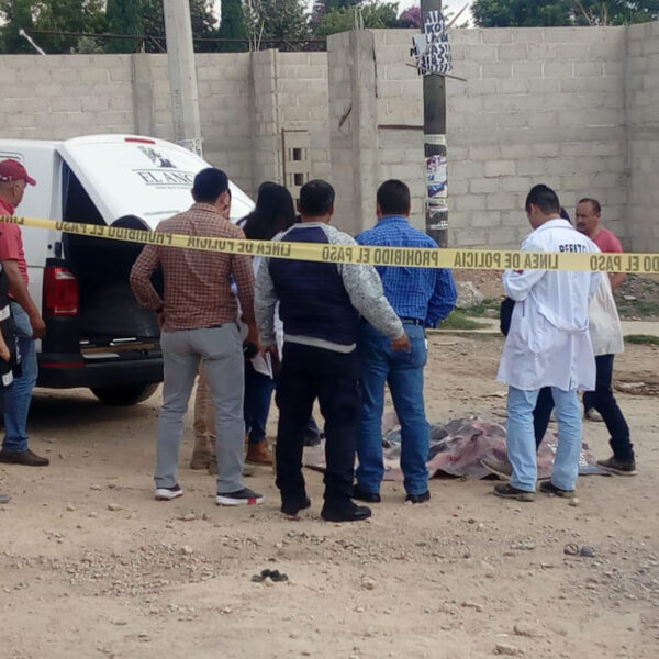 Pobladores linchan a presunto ladrón; una mujer fue rescatada por la policía