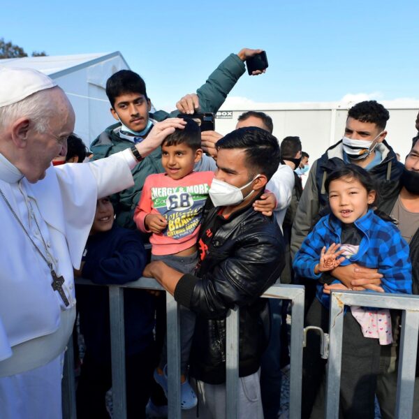 Detengamos este naufragio de civilización: Papa Francisco.