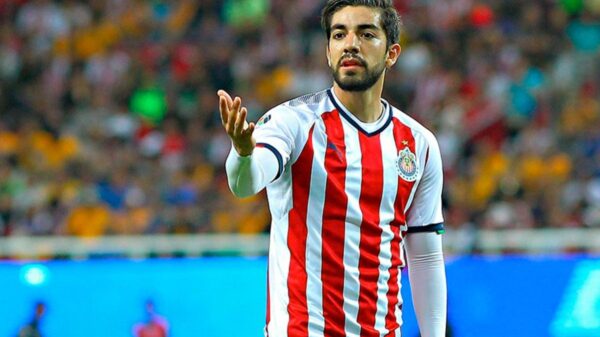 ¿Por qué Rodolfo Pizarro no ha llegado a Chivas?