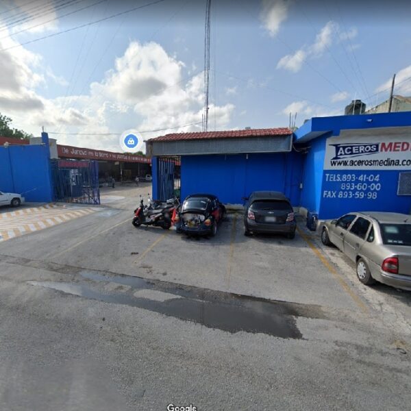 Ladrones fuerzan caja fuerte en un negocio en la Talleres.