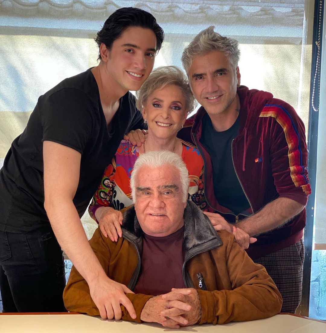 ¡Alejandro Fernández pide un milagro! Revela que Vicente Fernández esta muy grave