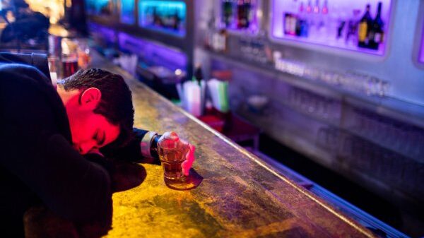 Bar de Cancún busca borrachos para grabar un video