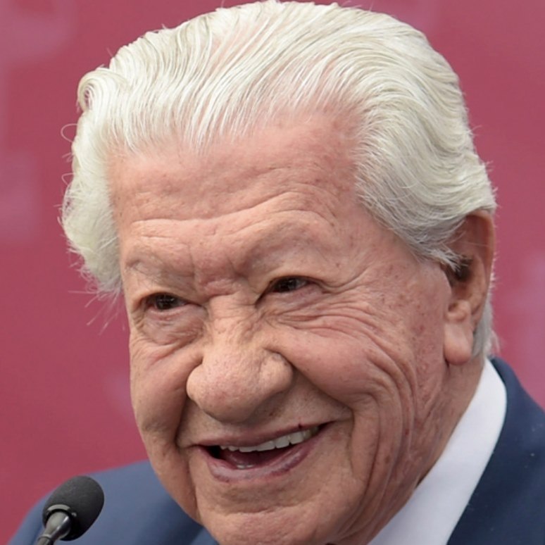 ¡Ya no más memes! Estas celebridades son mayores que Chabelo