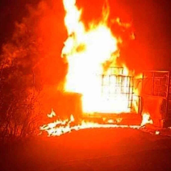 Incendio en toma clandestina de combustible deja una persona calcinada