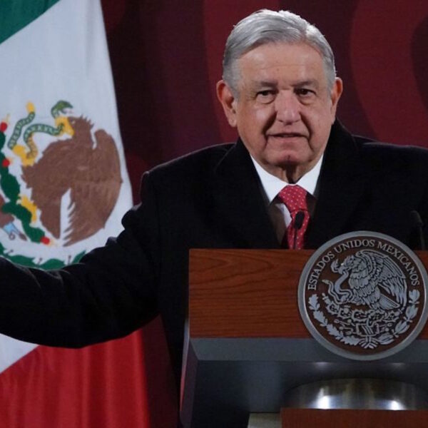 Anuncia el presidente Andrés Manuel López Obrador que tiene Covid-19