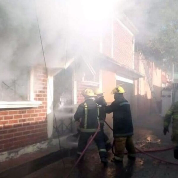 Se incendia una vivienda; hay una persona muerta y 4 lesionados