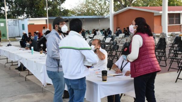 Aplican vacuna de refuerzo al magisterio de Cancún, Playa del Carmen, Cozumel y Chetumal.