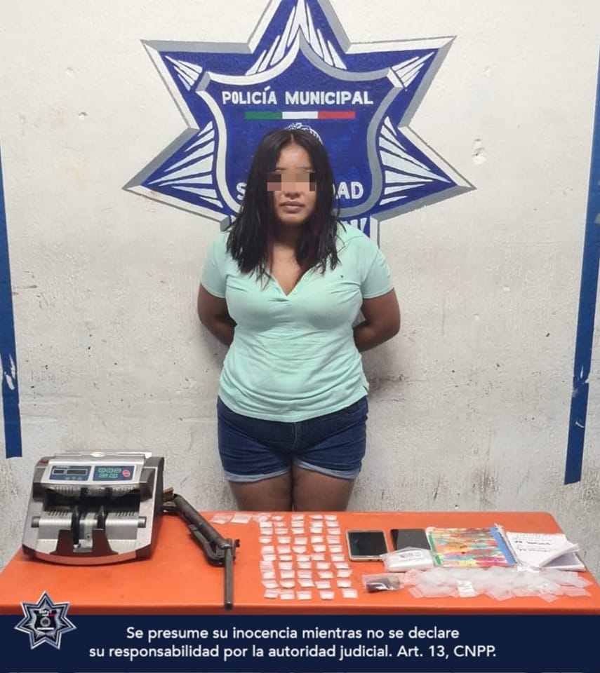 Detienen a mujer con arma y drogas en Villas del Sol; Virginia “N”, originaria de Tabasco, fue aprehendida luego de reporte de detonaciones.