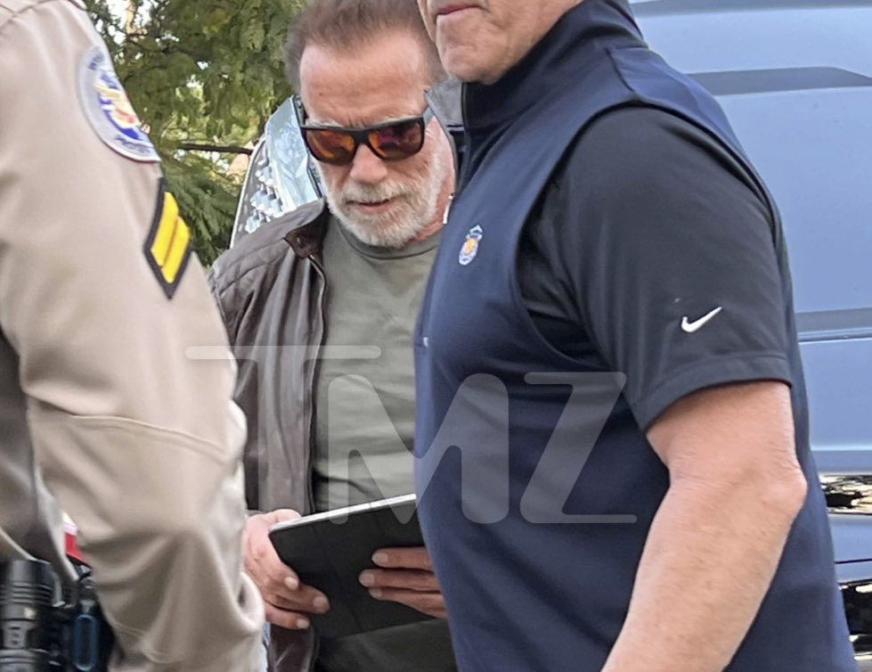 Arnold Schwarzenegger se convierte en "terminator" de autos en Los Ángeles