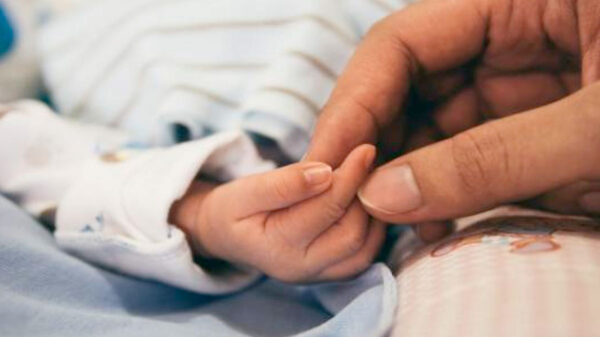 Hospitalizan a tres bebés por estar contagiados de covid-19