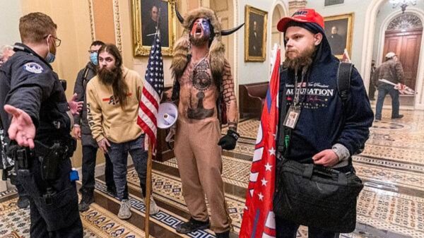 Amenaza la ultraderecha con guerra civil en EU