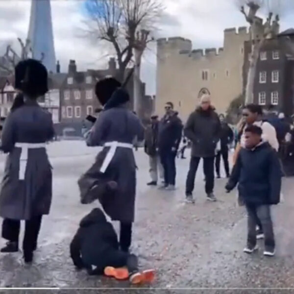 Guardia en su marcha arrolla y pisotea a menor