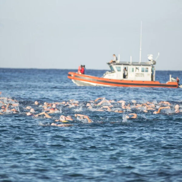 Atleta muere en competencia de natación del Iroman