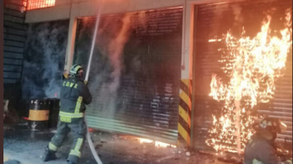 Fábrica de bicicletas se incendia; reportan dos lesionados