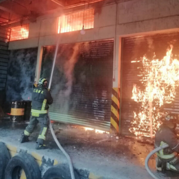 Fábrica de bicicletas se incendia; reportan dos lesionados