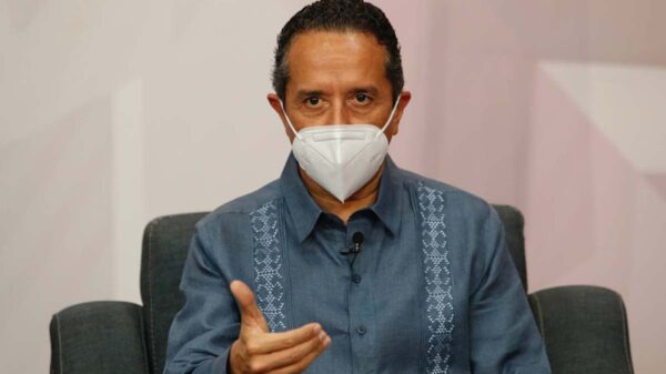 Aprender a convivir con el coronavirus es un gran reto para Quintana Roo: Carlos Joaquín