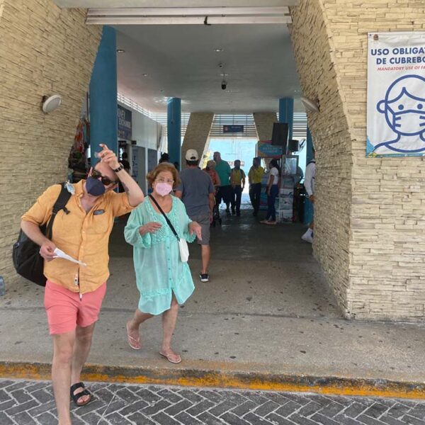 Estar en amarillo no significa que dejen de llegar turistas y visitantes: Carlos Joaquín