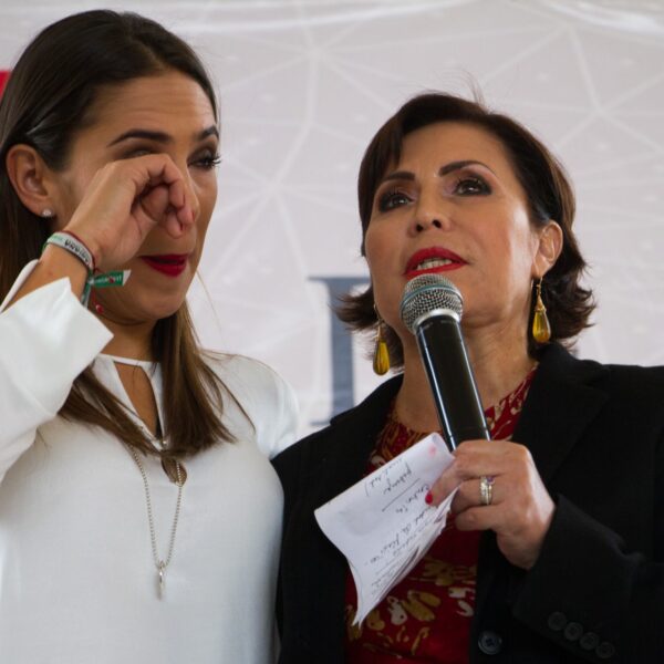 A Rosario Robles sí se le aplicó prueba de Covid; mintió su hija