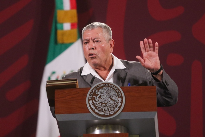 Daniel Aranda llevó su propia Biblia y juró que se conducirá “con temor de Dios”.