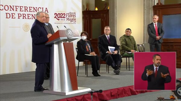 “Absoluta confianza” en Delfina Gómez; una mujer “honesta, digna”: AMLO