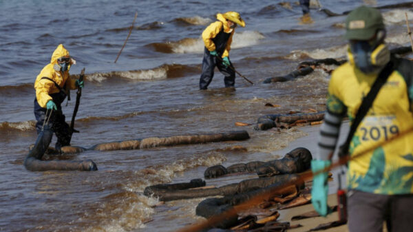 Brutal derrame de petróleo genera emergencia en Tailandia