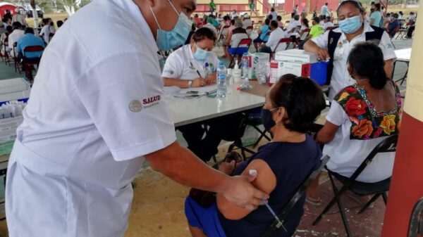 Ya hay fecha para vacuna de refuerzo a maestros de Quintana Roo.