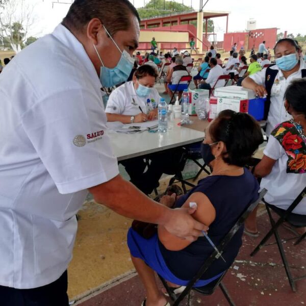 Ya hay fecha para vacuna de refuerzo a maestros de Quintana Roo.