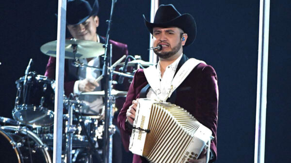 Edén Muñoz dice adiós a Calibre 50 para ser solista