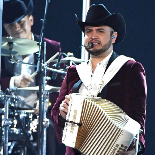 Edén Muñoz dice adiós a Calibre 50 para ser solista