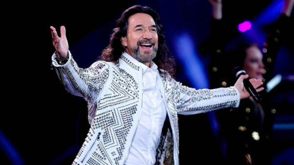 "El Buki" compara al amor con el Covid-19